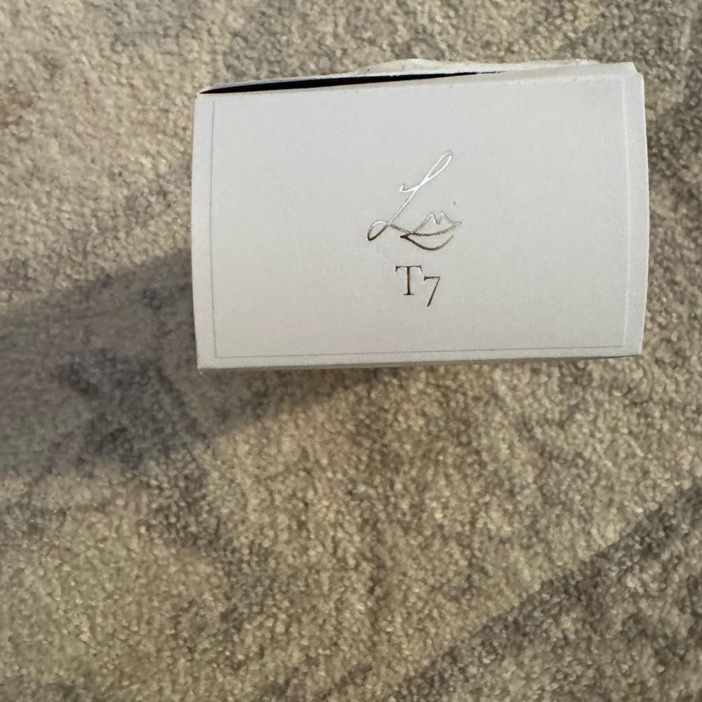 Lisa elridge seamless skin enhancing tint shade t7